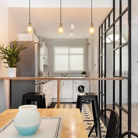 Lägenhet Bright 2 Bedroom With Parking Space And Swimming Pools In Aloha Gardens *