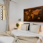 Bright 2 Bedroom With Parking Space And Swimming Pools In Aloha Gardens アパート マルベーリャ