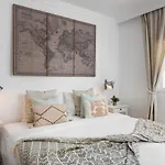 アパート Bright 2 Bedroom With Parking Space And Swimming Pools In Aloha Gardens