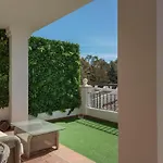 アパート Bright 2 Bedroom With Parking Space And Swimming Pools In Aloha Gardens