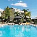 Bright 2 Bedroom With Parking Space And Swimming Pools In Aloha Gardens Apartamento