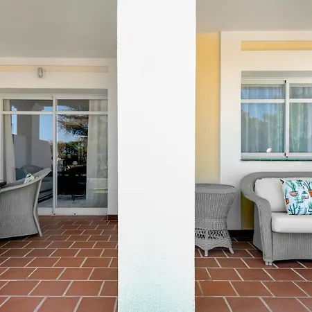 Bright 2 Bedroom With Parking Space And Swimming Pools In Aloha Gardens 마르베야