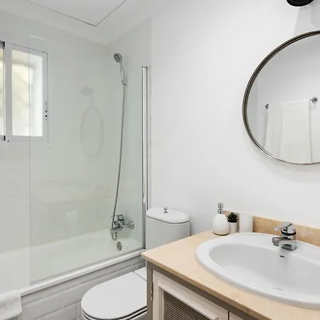 Bright 2 Bedroom With Parking Space And Swimming Pools In Aloha Gardens Appartement *