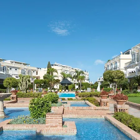 Bright 2 Bedroom With Parking Space And Swimming Pools In Aloha Gardens Appartement