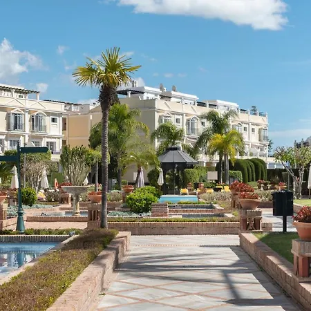 Bright 2 Bedroom With Parking Space And Swimming Pools In Aloha Gardens Appartement *