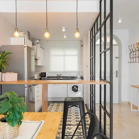 Bright 2 Bedroom With Parking Space And Swimming Pools In Aloha Gardens Apartamento