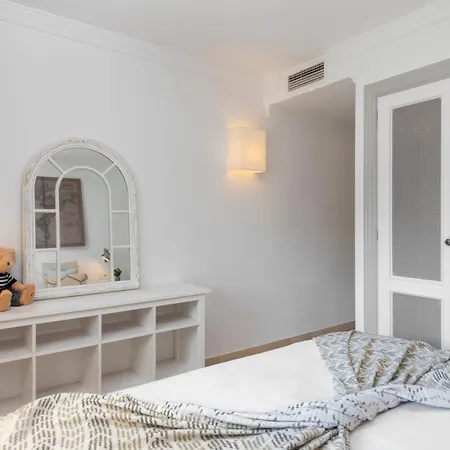 Bright 2 Bedroom With Parking Space And Swimming Pools In Aloha Gardens Marbella