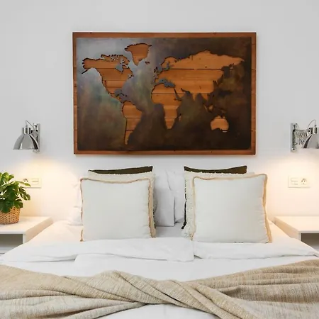 Bright 2 Bedroom With Parking Space And Swimming Pools In Aloha Gardens Apartament