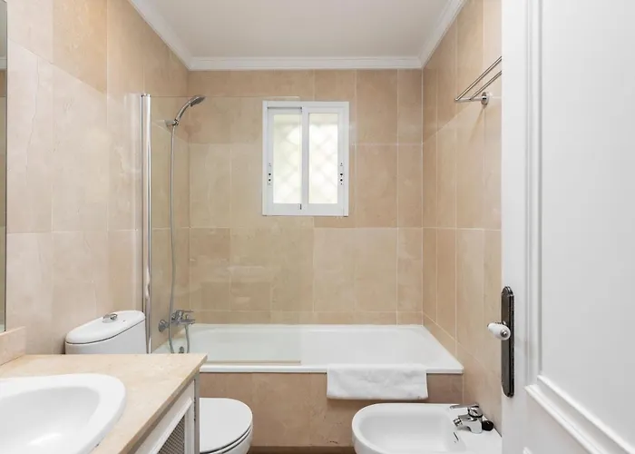アパート Bright 2 Bedroom With Parking Space And Swimming Pools In Aloha Gardens *