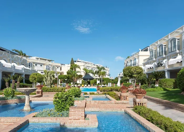 Bright 2 Bedroom With Parking Space And Swimming Pools In Aloha Gardens アパート