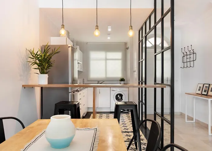 アパート Bright 2 Bedroom With Parking Space And Swimming Pools In Aloha Gardens *