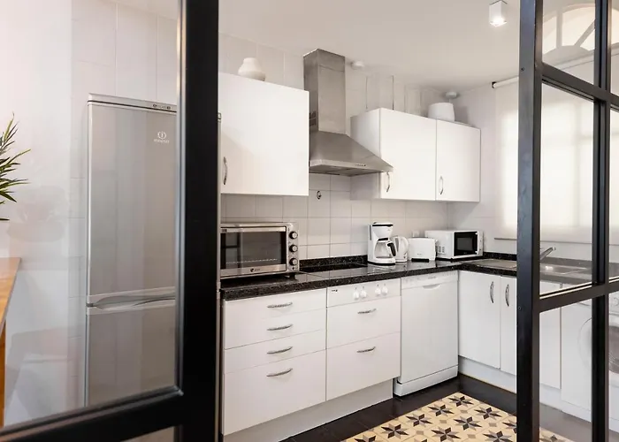 Bright 2 Bedroom With Parking Space And Swimming Pools In Aloha Gardens マルベーリャ