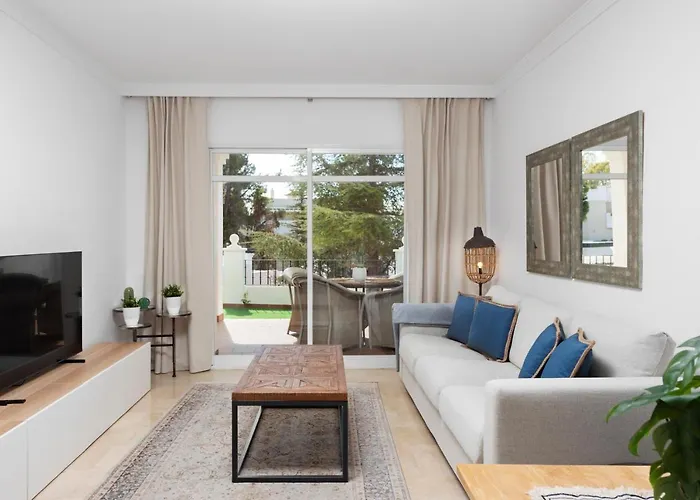 アパート Bright 2 Bedroom With Parking Space And Swimming Pools In Aloha Gardens