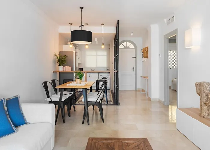 Bright 2 Bedroom With Parking Space And Swimming Pools In Aloha Gardens アパート マルベーリャ