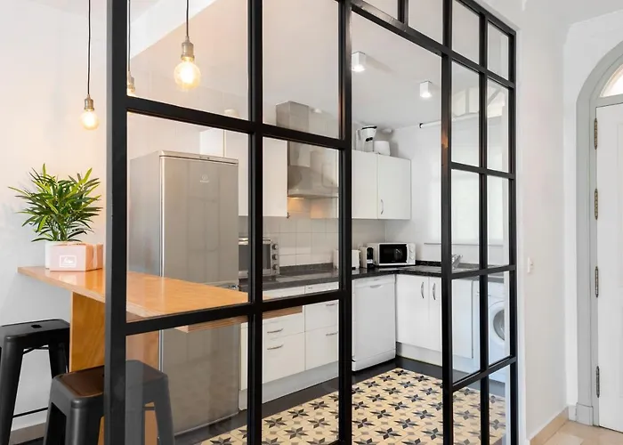 Bright 2 Bedroom With Parking Space And Swimming Pools In Aloha Gardens