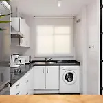 Bright 2 Bedroom With Parking Space And Swimming Pools In Aloha Gardens *