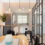 Apartman Bright 2 Bedroom With Parking Space And Swimming Pools In Aloha Gardens *