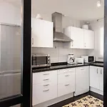 Bright 2 Bedroom With Parking Space And Swimming Pools In Aloha Gardens Marbella