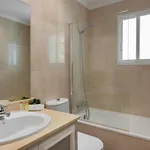 Apartman Bright 2 Bedroom With Parking Space And Swimming Pools In Aloha Gardens *