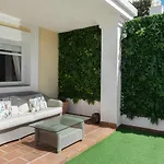 Apartman Bright 2 Bedroom With Parking Space And Swimming Pools In Aloha Gardens *