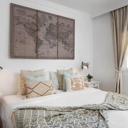 Апартаменты Bright 2 Bedroom With Parking Space And Swimming Pools In Aloha Gardens