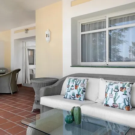 Apartamento Bright 2 Bedroom With Parking Space And Swimming Pools In Aloha Gardens *