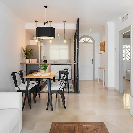 Bright 2 Bedroom With Parking Space And Swimming Pools In Aloha Gardens Apartamento Marbella